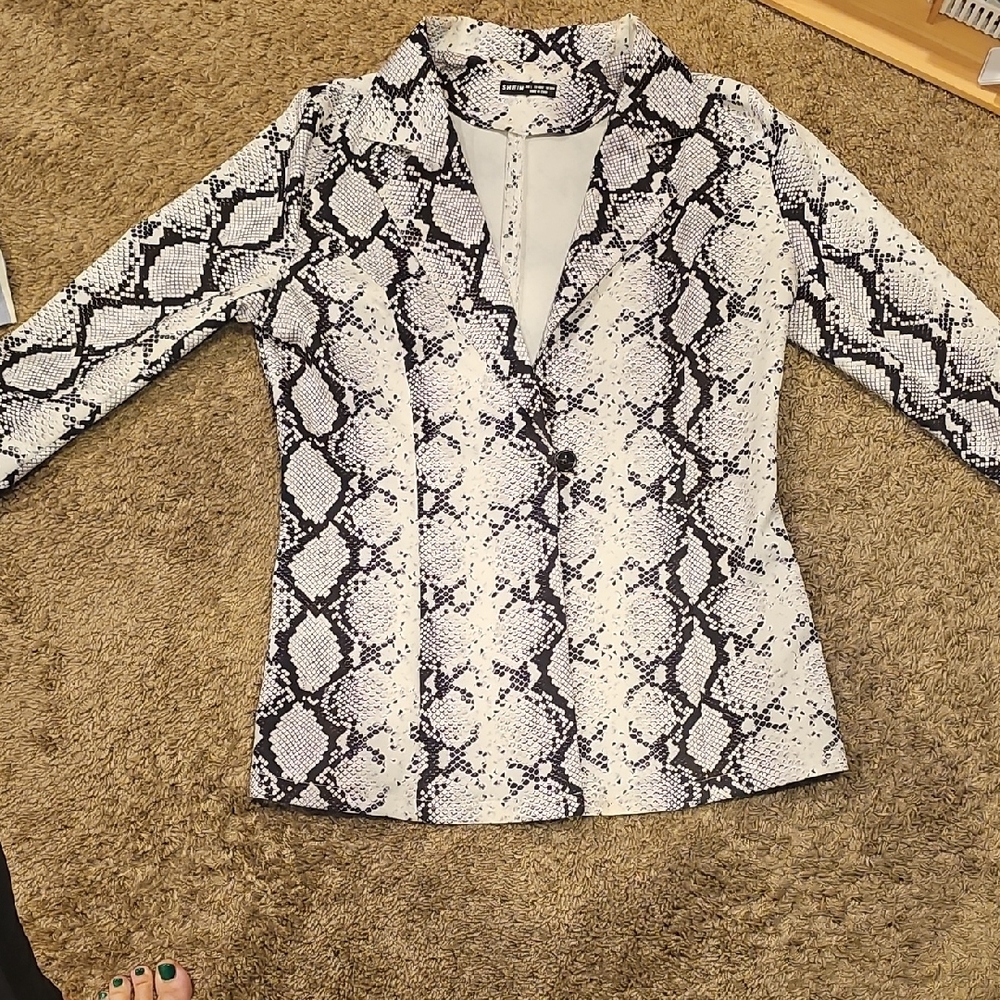 SHEIN Black and White Snakeskin Blazer
